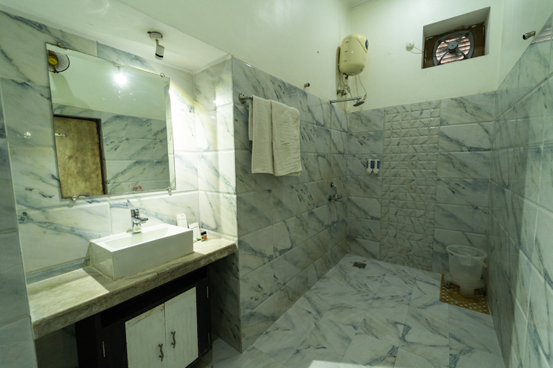 DELUXE ROOM WASHROOM 1